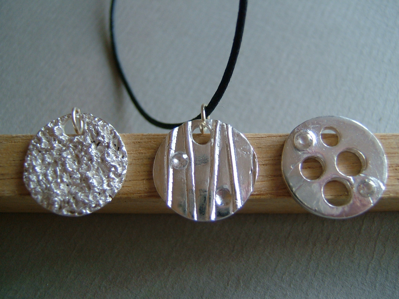 How to Create a pendant using PMC The Bench