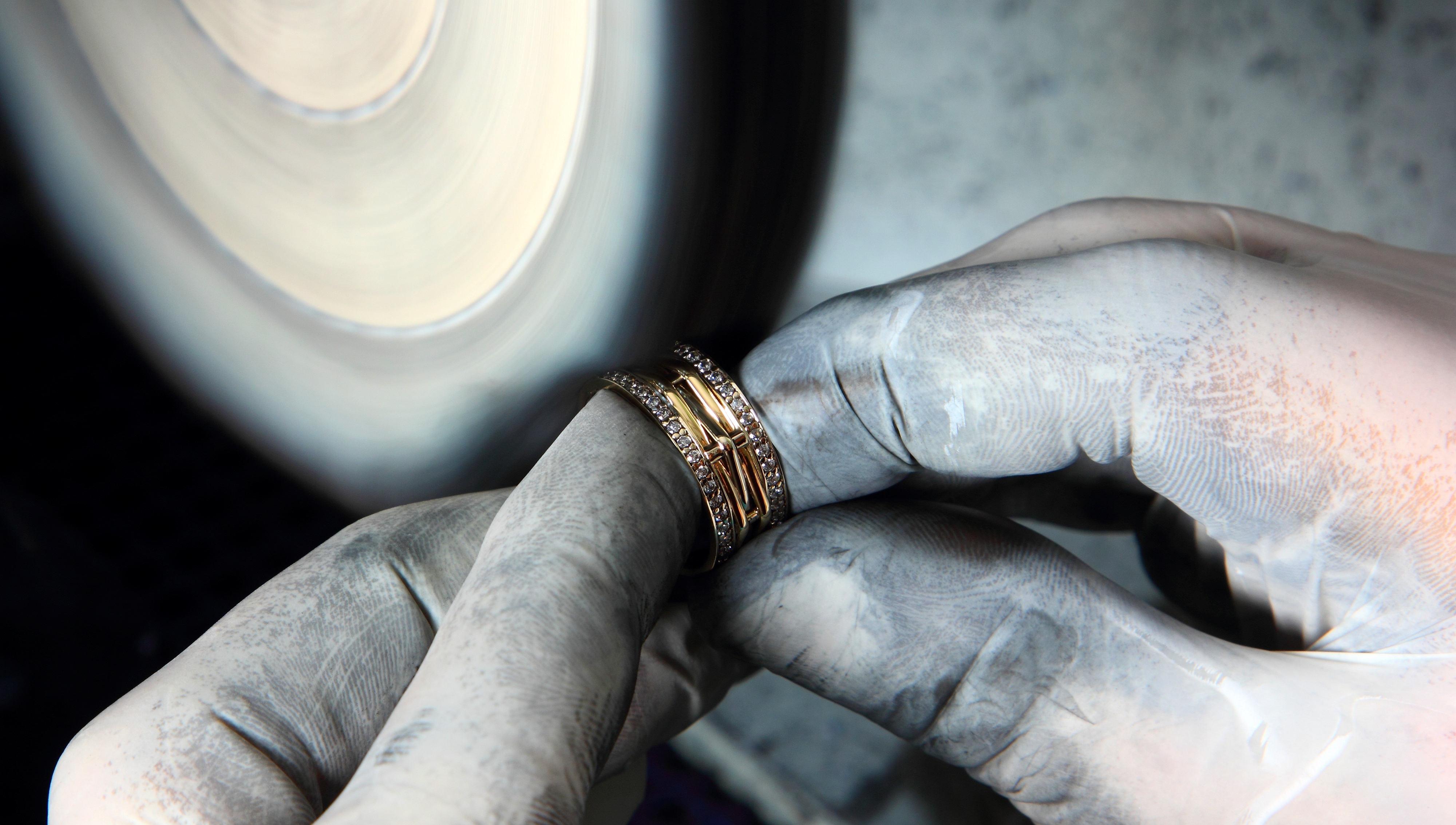 A Jeweller’s Guide To Using Polishing Compounds The Bench