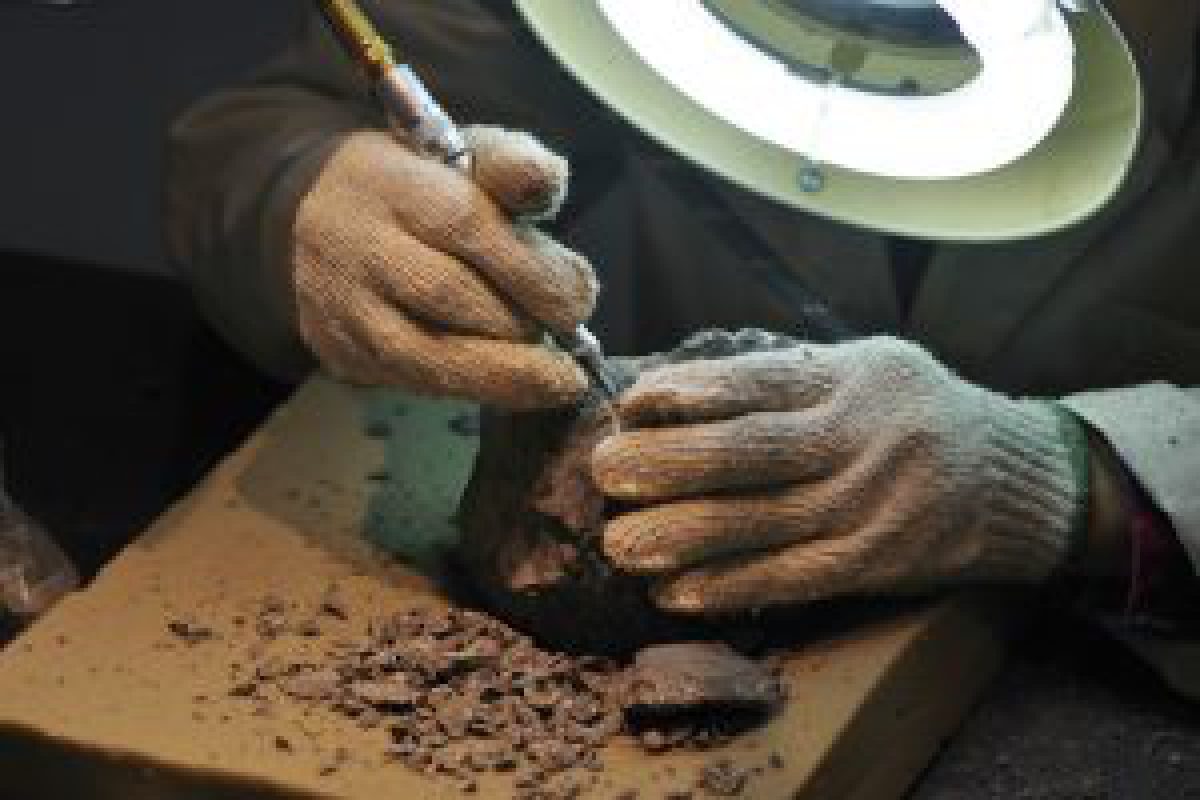 Cutting holes discount in metal