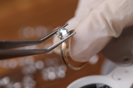 Moissanite vs. Diamond: What’s The Difference?