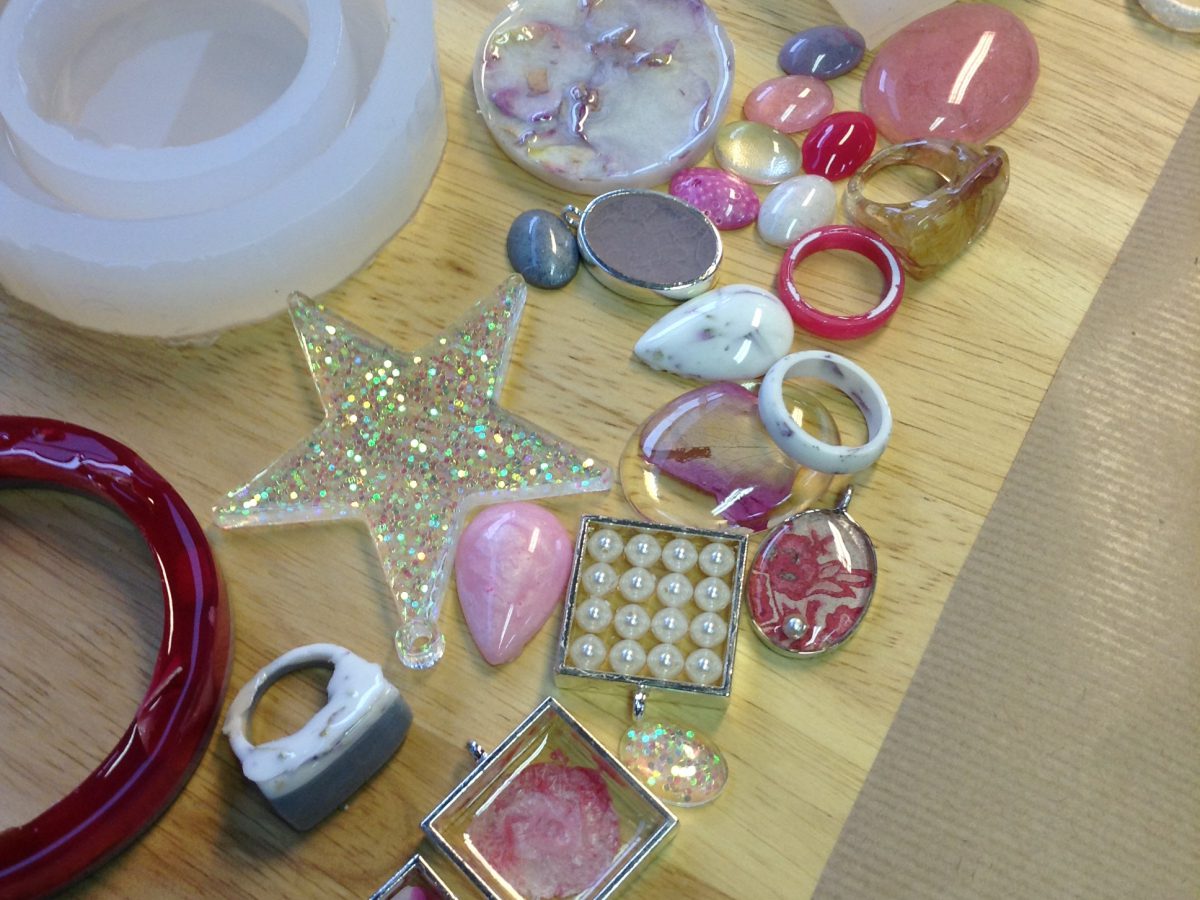 how to make jewelry out of resin