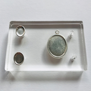 Make these sparkly resin pendant & earrings - Step 1