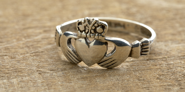How to wear a Claddagh ring