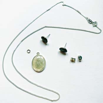 Make these sparkly resin pendant & earrings - Step 6