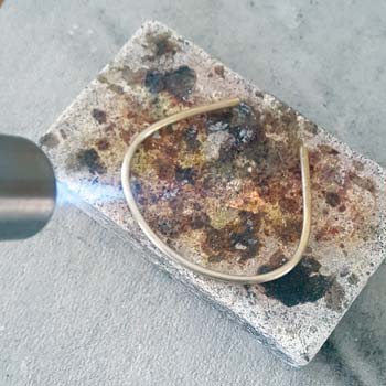 Make this torque knot bangle - Step 3