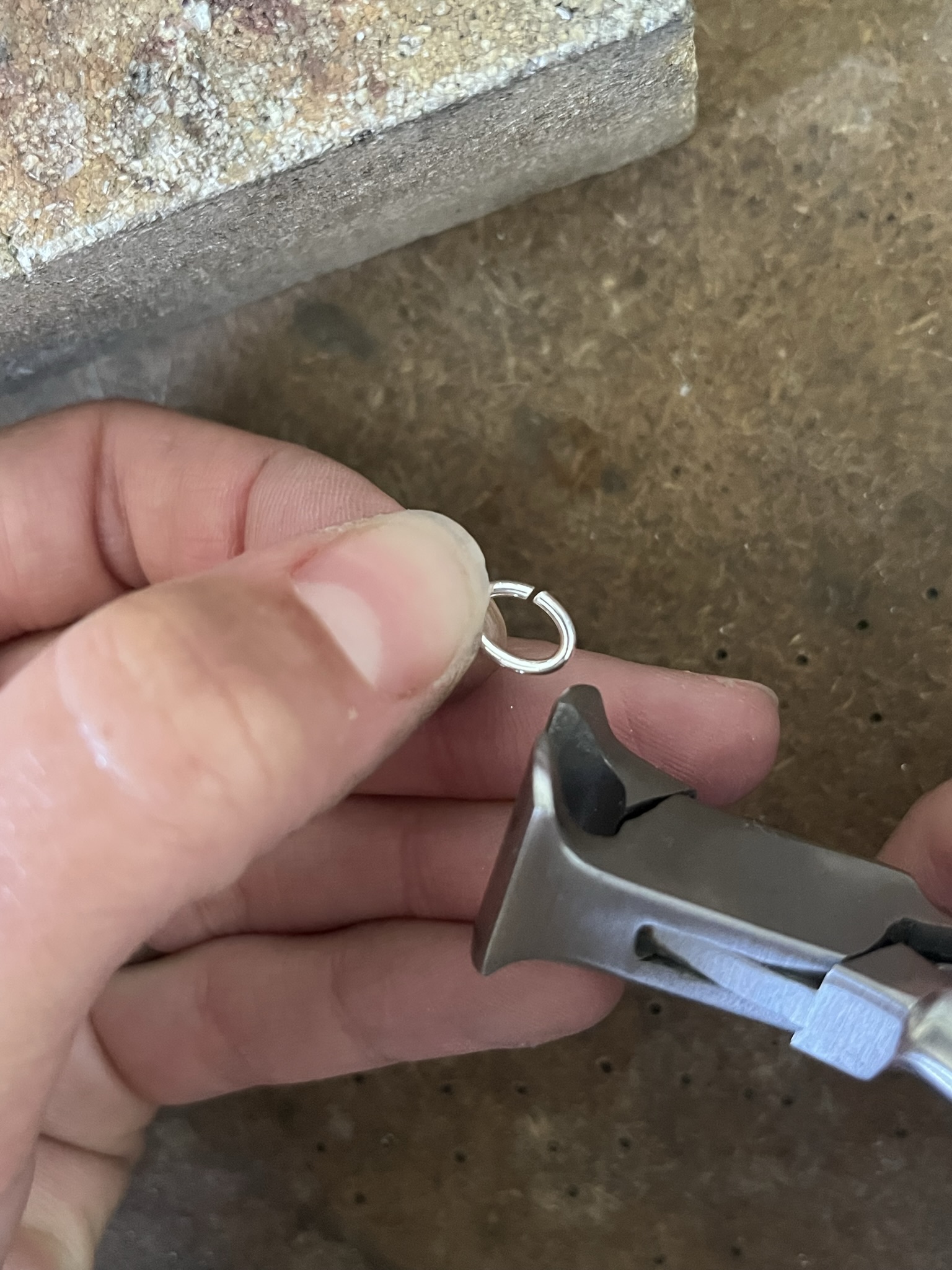 Cut jump ring with cutters
