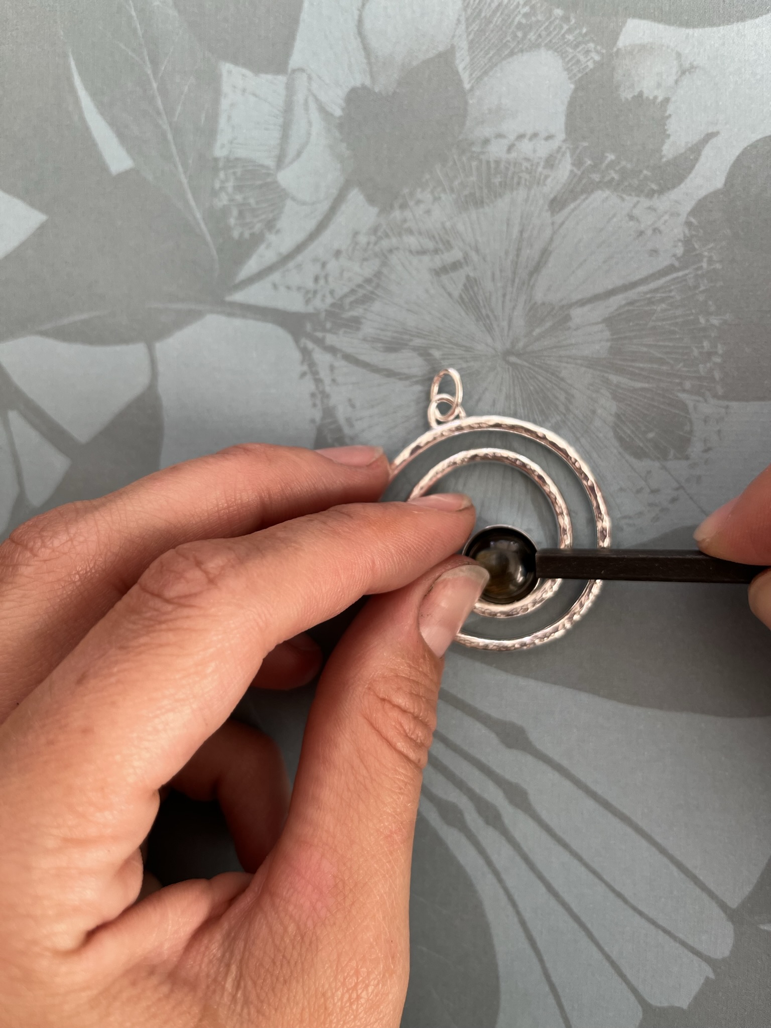 Set the stone using a bezel pusher