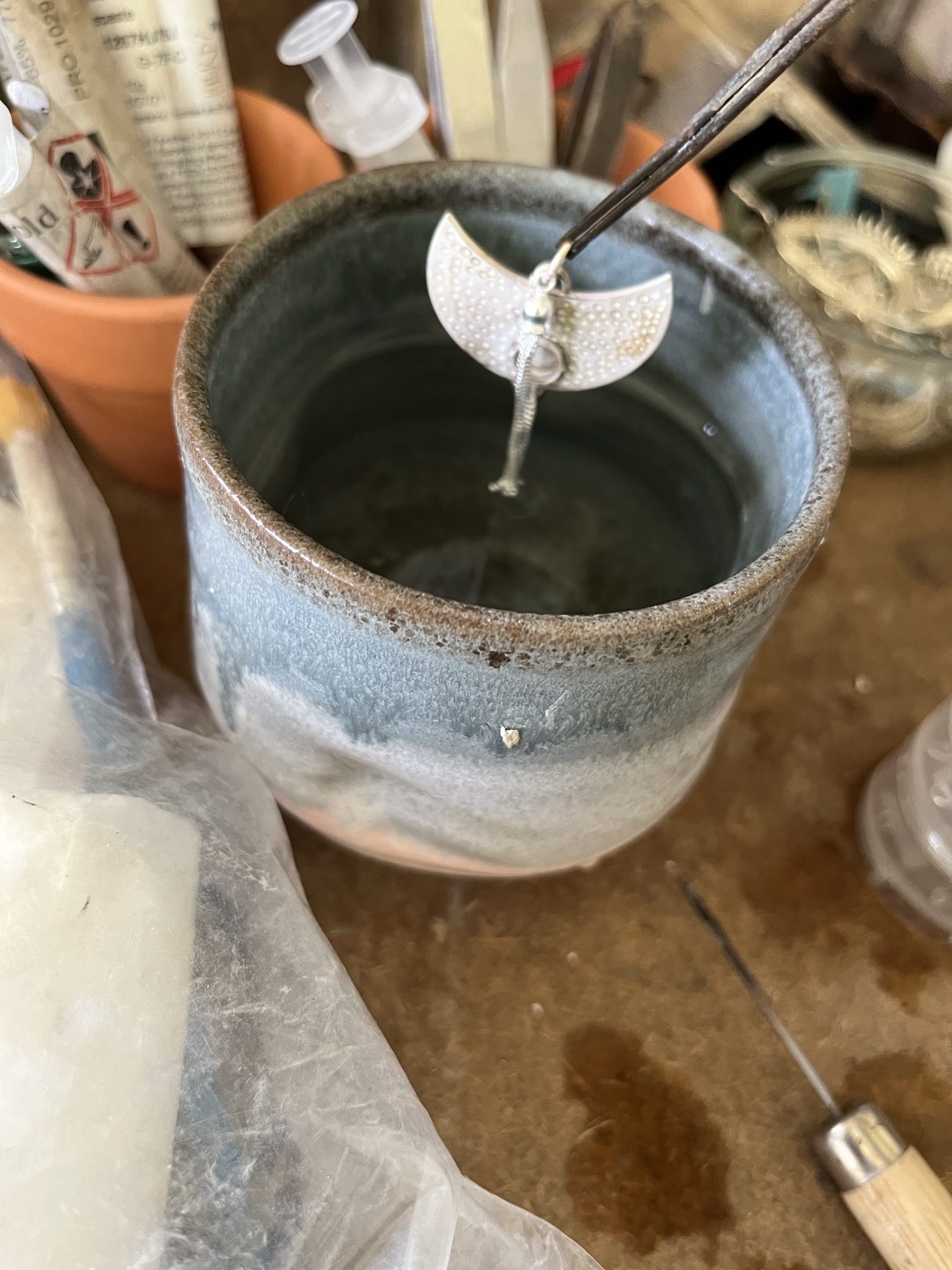 Add silver pendant to pickle solution
