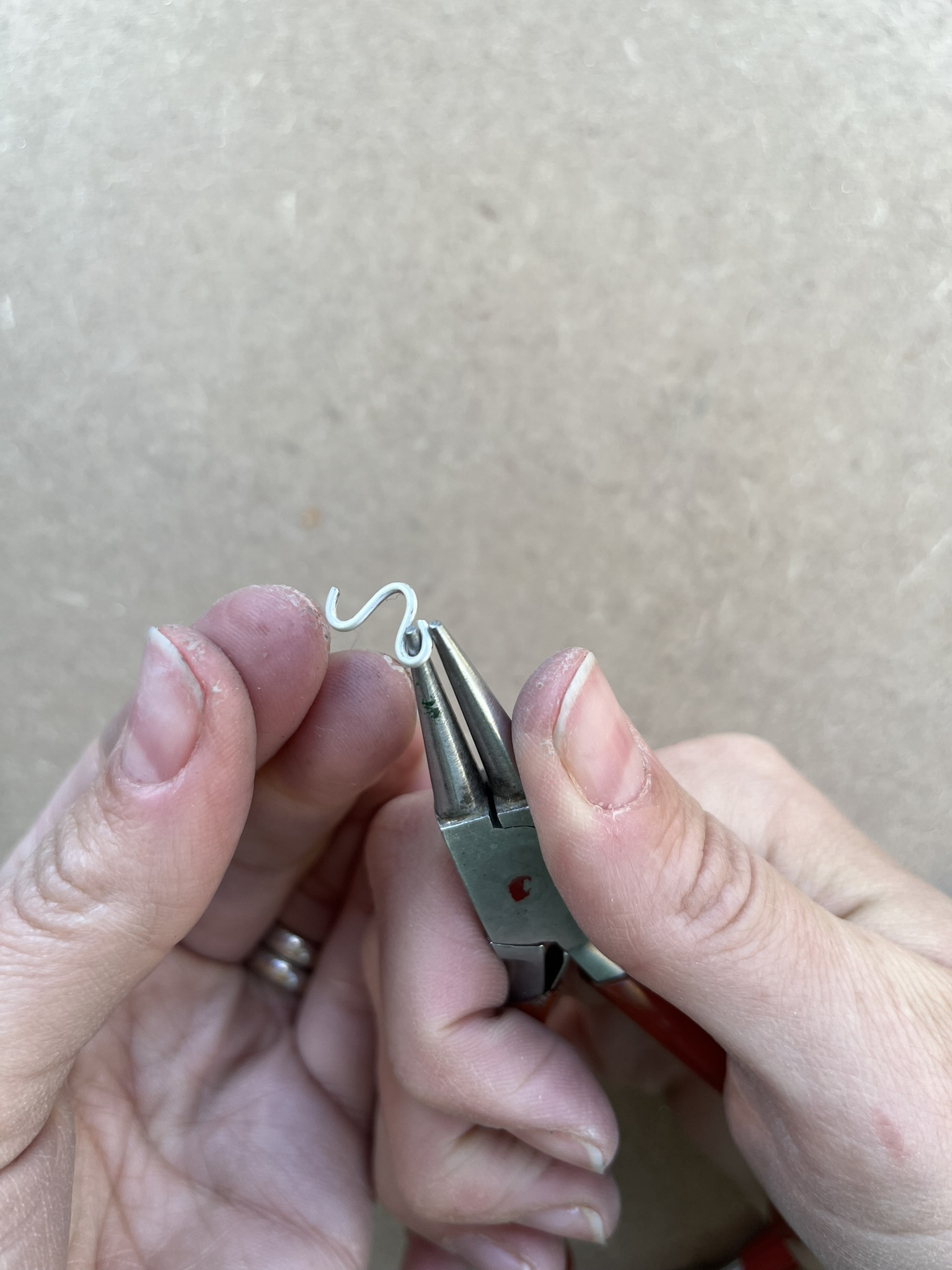 Use round nose pliers to create a loop and bend the wire in the middle. 