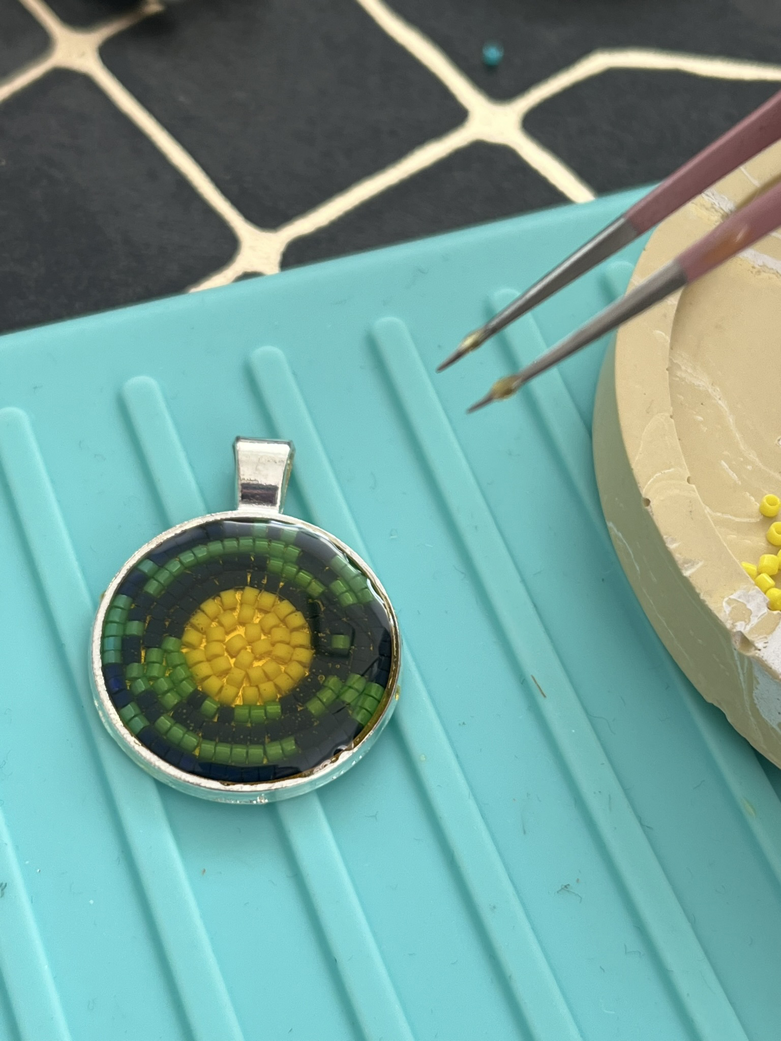 How to Make Resin Jewellery Without Moulds