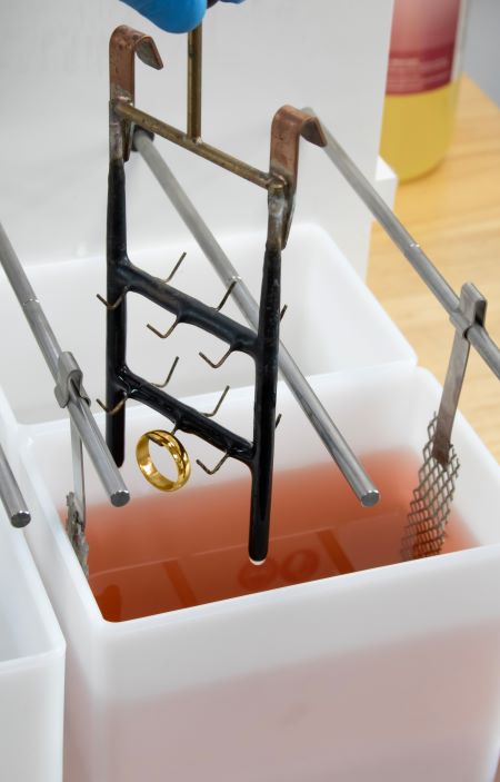 A Step by Step Guide on Hard Gold Plating Jewellery
