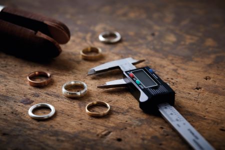 Choosing the Right Wedding Ring: Finding the Perfect Fit, Profile and Style