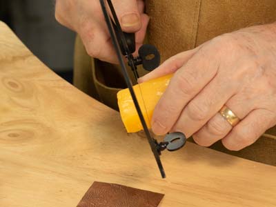 Vallorbe Glardon Saw Blades Set Of 36 With Adjustable Saw Frame And   1oz Beeswax Block - Standard Image - 5