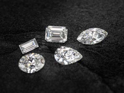 Lab Grown Diamond 1.00ct, Emerald Cut, D Colour Vs Clarity, 7x5mm - Standard Image - 4