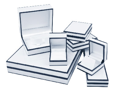 White Monochrome Collarette Box - Standard Image - 3