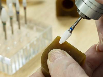 Bench Essentials By Cooksongold    Ceramic Burr Bullet, Medium Grit   Blue, 6mm - Standard Image - 3