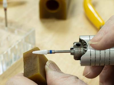 Bench Essentials By Cooksongold    Ceramic Burr Cone, Medium Grit     Blue, 4mm - Standard Image - 3