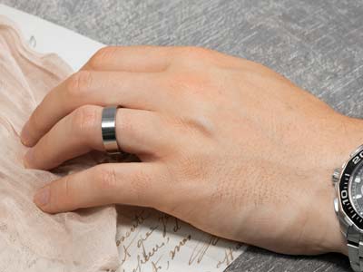 Titanium Flat Court Easy Fit Polished Wedding Ring 4.0mm, Size I, 1.6mm Wall - Standard Image - 4
