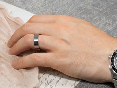 Titanium Flat Court Easy Fit Polished Wedding Ring 5.0mm, Size M, 1.8mm Wall - Standard Image - 4