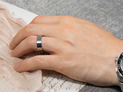 Titanium Flat Court Easy Fit Polished Wedding Ring 5.0mm, Size O, 1.8mm Wall - Standard Image - 4