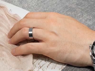 Titanium Flat Court Easy Fit Polished Wedding Ring 8.0mm, Size R, 2.0mm Wall - Standard Image - 4